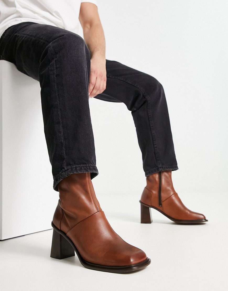 ASOS DESIGN heeled chelsea boot in tan leather with natural sole-Brown