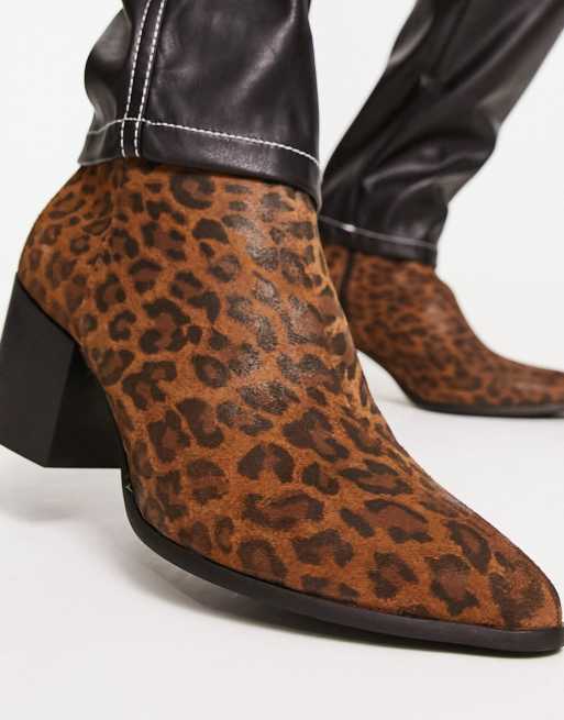 Chelsea boots discount with leopard print