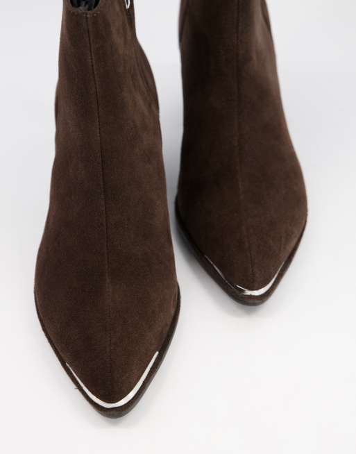 Brown pointed chelsea outlet boots