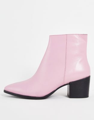asos design heeled chelsea boots with pointed toe in black leather with black sole