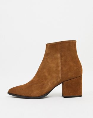 ASOS DESIGN heeled Chelsea boots with pointed toe in tan suede with tan sole-Brown