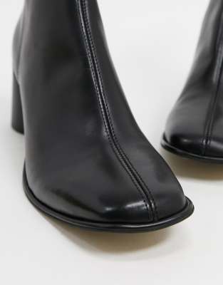 black round toe chelsea boots