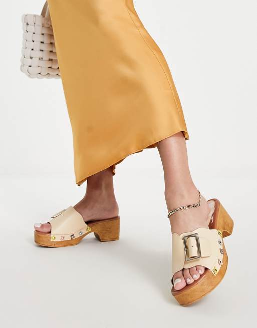 ASOS DESIGN - Helen - Klompsandalen met halfhoge hak en madeliefjes langs de rand in geel 