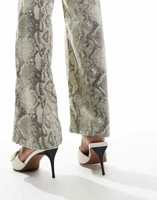 ASOS DESIGN - Hellish - Sabot con tacco medio bianchi con fibbia, 2 di 4