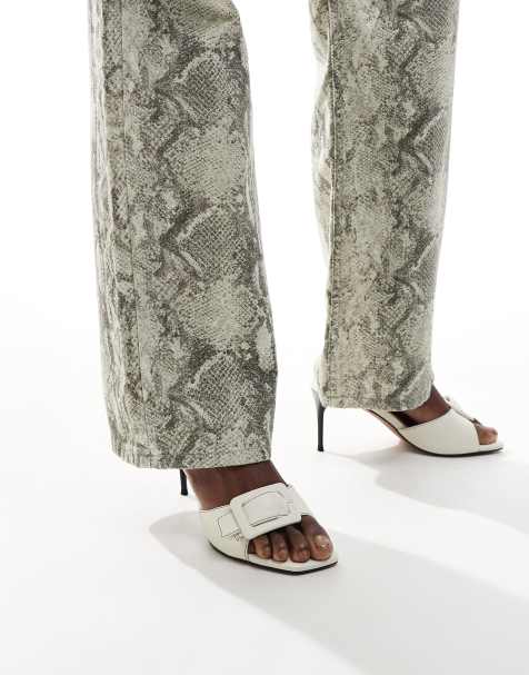 ASOS DESIGN – Hellish – Vita, halvhöga mules med spänne - view 1