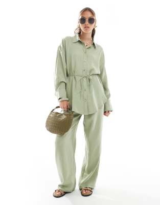 ASOS DESIGN - Hemd aus Modal in Khaki mit Bindebund-Grün