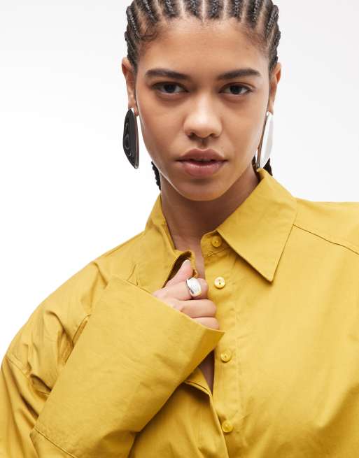 ASOS DESIGN – Hemd in Senfgelb mit Schulterpolstern und nach hinten abfallendem Saum, 3 von 4