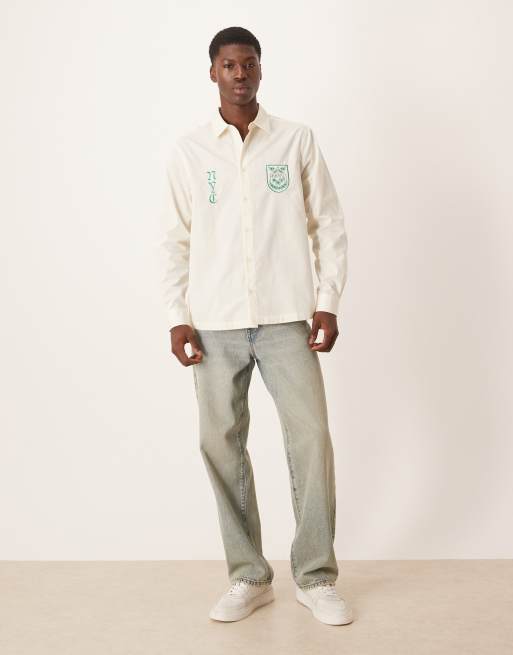 ASOS DESIGN – Hemd in Steinbraun mit Stickerei auf der Brust und regulärer Passform, 2 von 5