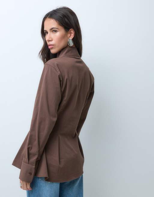 ASOS DESIGN Hemd mit Schößchensaum in Schokobraun, 4 von 4