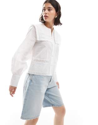 ASOS DESIGN - Hemd mit Stickereidetail und Matrosenkragen-Weiß