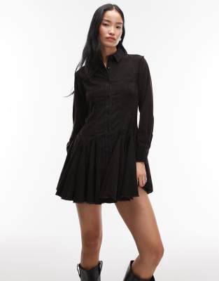 ASOS DESIGN - Hemdblusenkleid aus Cord in Schwarz mit geraffter Taille und Godet-Einsätzen