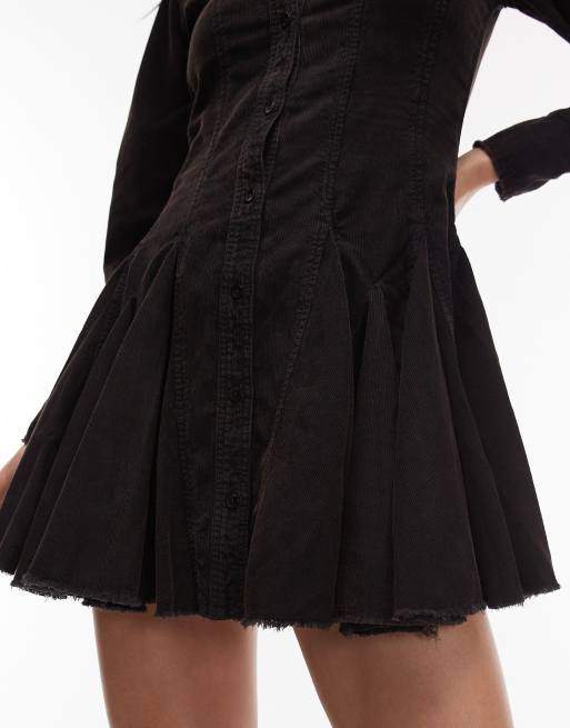 ASOS DESIGN – Hemdblusenkleid aus Cord in Schwarz mit geraffter Taille und Godet-Einsätzen, 4 von 4