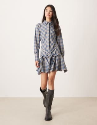 ASOS DESIGN - Hemdblusenkleid in Minilänge mit Bindegürtel und Godet-Einsätzen in blau-grau kariert