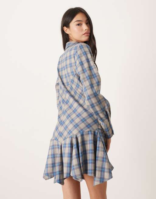 ASOS DESIGN – Hemdblusenkleid in Minilänge mit Bindegürtel und Godet-Einsätzen in blau-grau kariert, 4 von 4