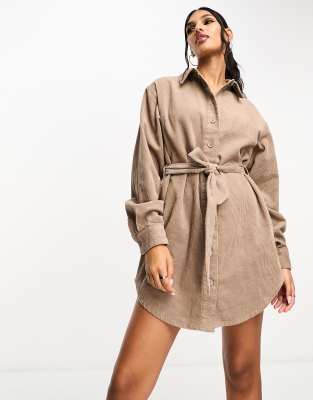 ASOS DESIGN - Hemdkleid aus Cord in Braun mit Gürtel