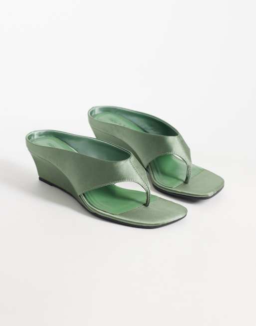 ASOS DESIGN Hendrix toe thong wedges in green, 2 of 4