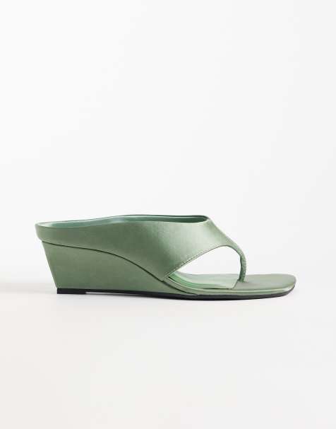 ASOS DESIGN – Hendrix – Zehenstegsandalen in Grün mit Keilabsatz - view 1