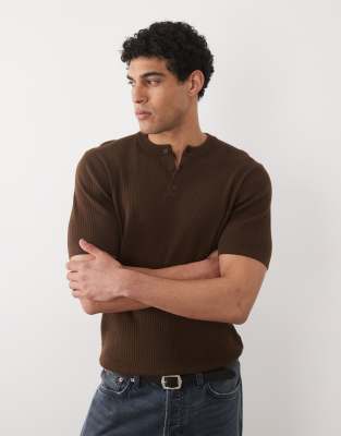 Henley-Basic-Oberteil aus Feinstrick in Braun Braun XS