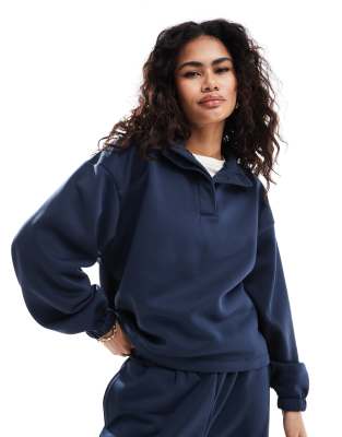 ASOS DESIGN - Henley-Sweatshirt in Marineblau mit Oversize-Schnitt, Kombiteil-Braun