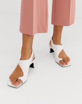 toe loop sandals with heel