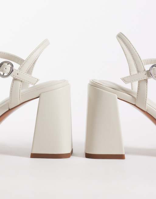 ASOS DESIGN - Heron - Geknoopte sandalen met halfhoge blokhak en brede pasvorm in gebroken wit, 4 van 4