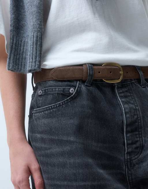 ASOS DESIGN - Heup- en tailleriem van imitatiesuède met vierkante gesp in chocoladebruin, 2 van 4