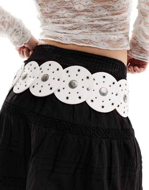 ASOS DESIGN - Heup- en tailleriem van schijfjes met studs in wit, 2 van 4