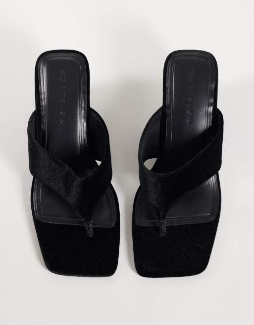 ASOS DESIGN Hiccup toe thong wedges in black velvet, 2 of 4