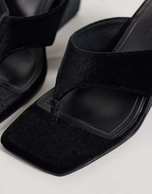 ASOS DESIGN Hiccup toe thong wedges in black velvet, 3 of 4