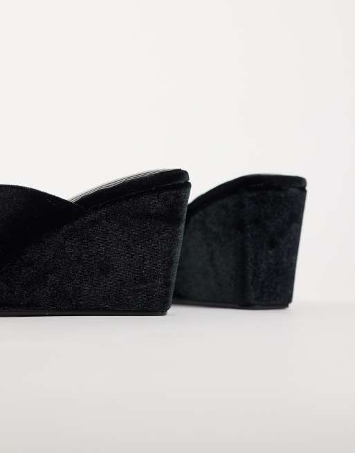 ASOS DESIGN Hiccup toe thong wedges in black velvet, 4 of 4