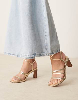 ASOS DESIGN - Hideaway - Riemchensandalen in Gold mit Beinschnürung und mittelhohem Blockabsatz-Goldfarben