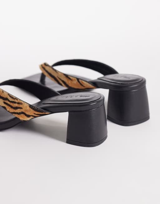 ASOS DESIGN - Hideout - G-strengssandaler med blokhæl og tigerprint i premium-læder, 2 af 4