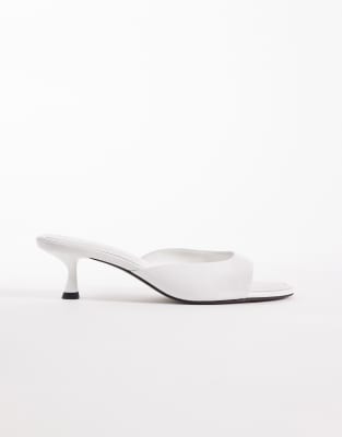 ASOS DESIGN - High-Five - Mules in Wollweiß mit Kitten-Absatz