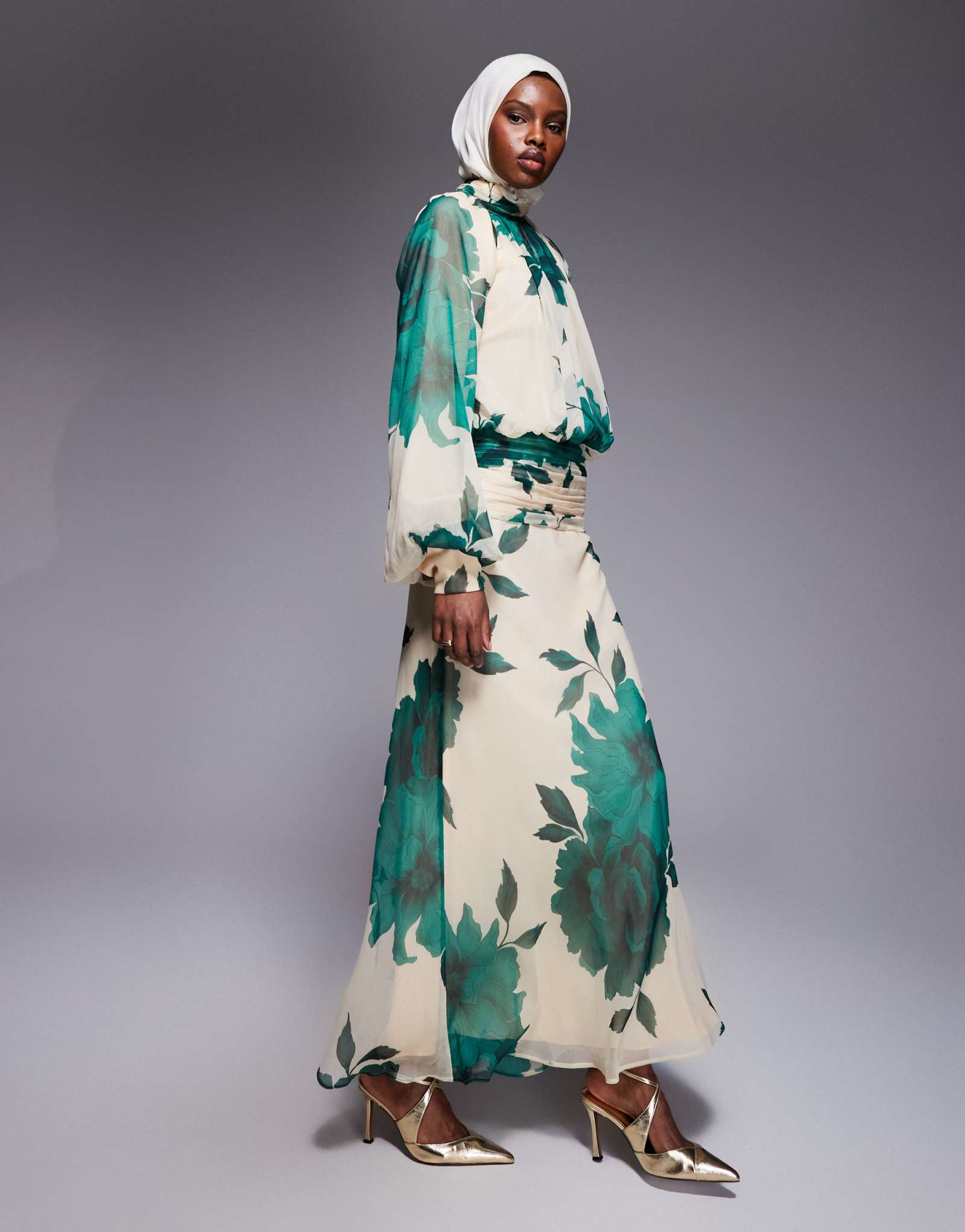 ДИЗАЙНЕРСКОЕ макси-платье из драпированного шифона ASOS с высоким воротом и завязкой на шее в зеленый цветочный принт