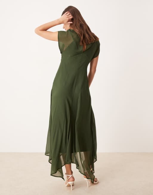 ASOS DESIGN - Robe longue en mousseline avec col montant et ourlet en pointe - Vert mousse foncé