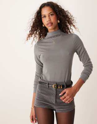 high neck long sleeve bodysuit in gray