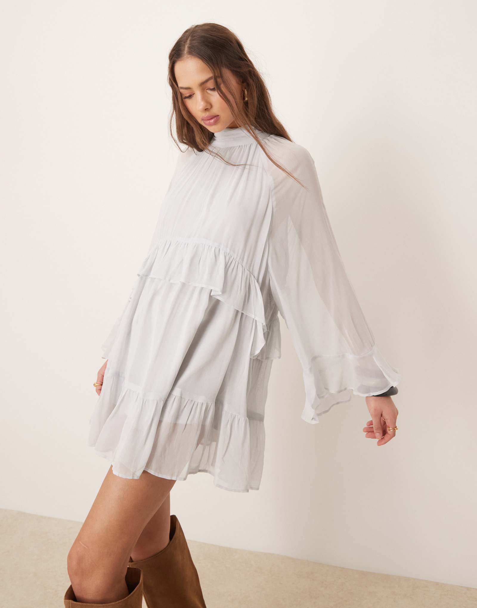 ДИЗАЙНЕРСКОЕ мини-платье ASOS с высоким воротом и оборками синего цвета