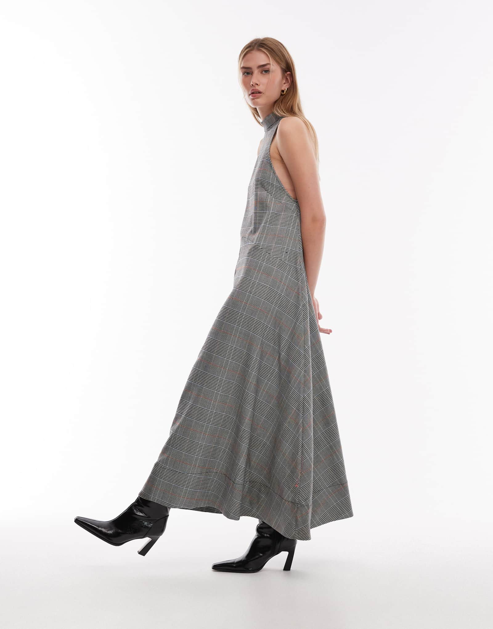 Платье макси ASOS DESIGN с высоким воротом, без рукавов, в ​​клетку