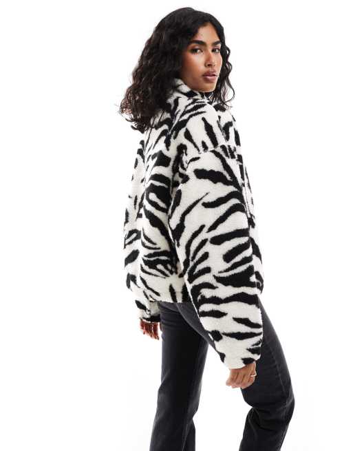 トップス PAR Graphic Cindy Long Sleeve Crop T-shirt - White | Levi's® US