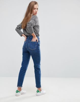 dark mom jeans outfit