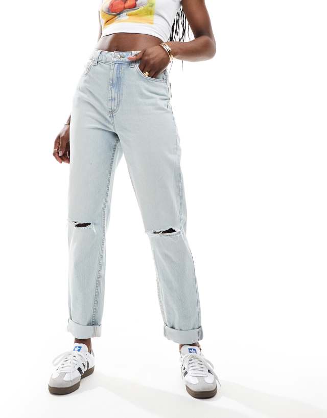 ASOS DESIGN - high rise relaxed mom jean in light blue with rip