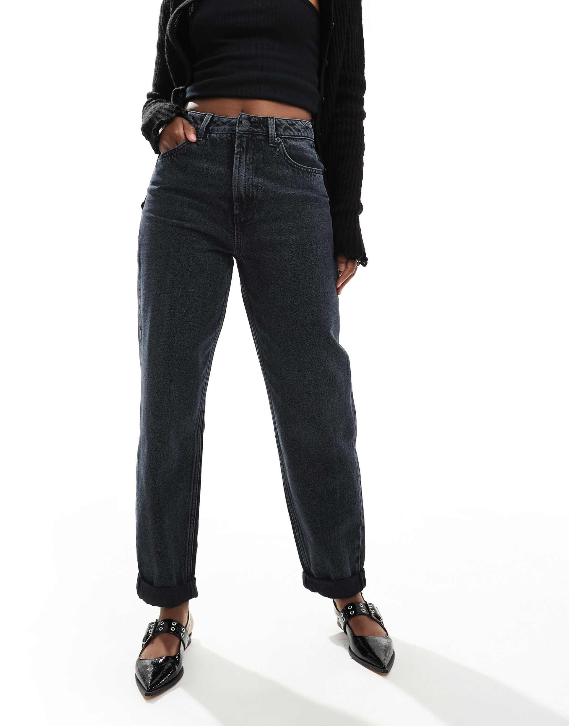 asos design high rise relaxed mom jeans in blue black