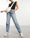 [ASOS DESIGN] ASOS DESIGN high rise relaxed mom jeans in vintage blue W25 L32 Tinted Blue