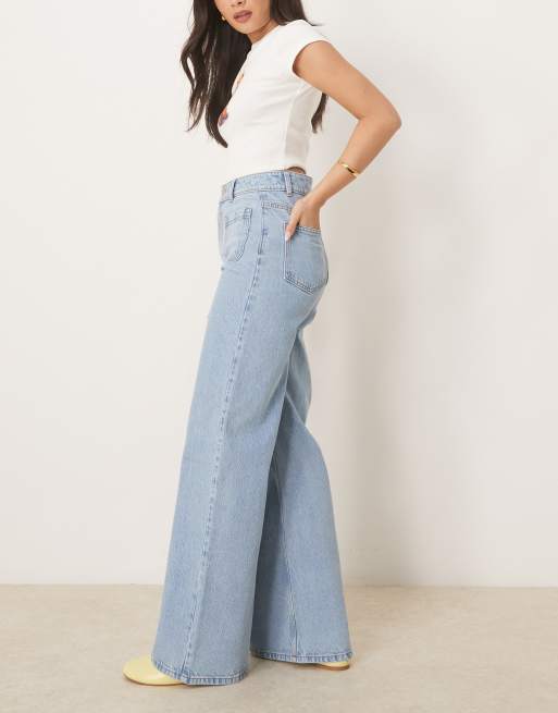ASOS DESIGN high waist wide leg jeans with front pockets in light blue , 3 of 5