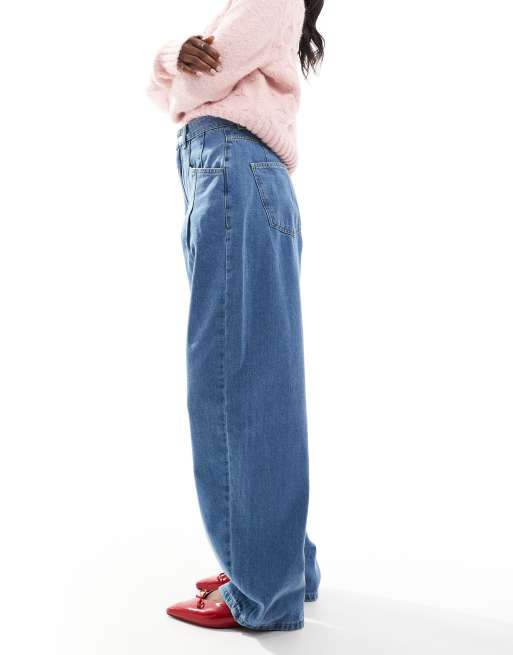 ASOS DESIGN high waisted barrel jean with pleats in mid blue , 2 of 5
