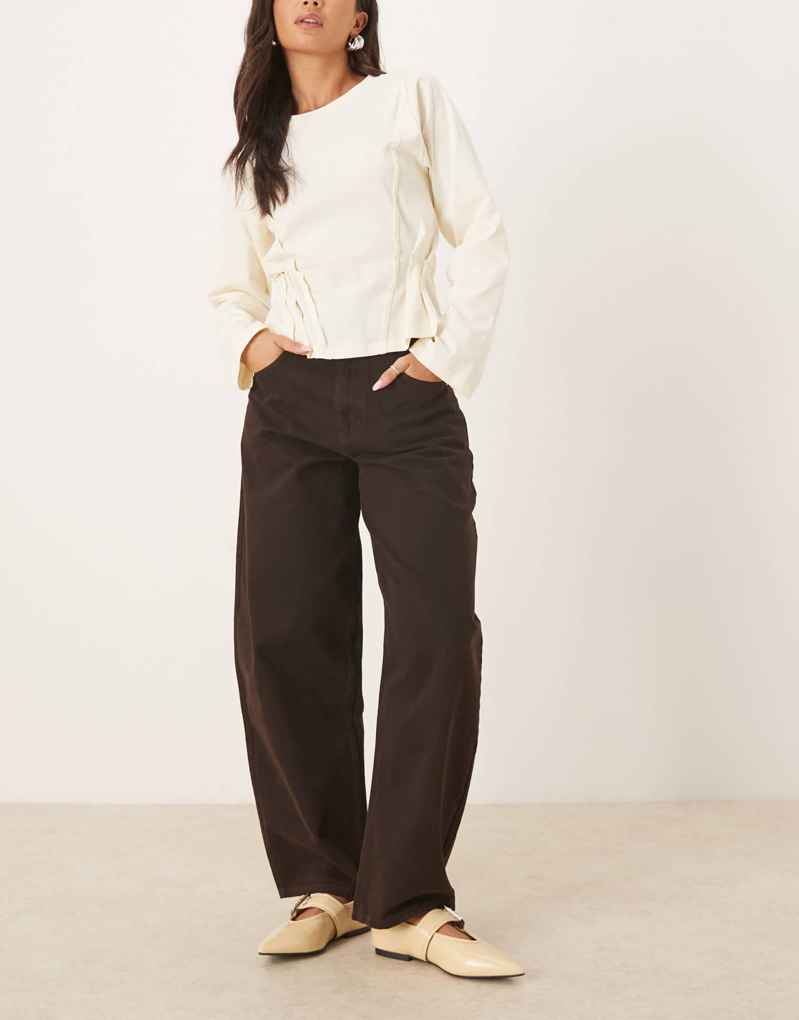 ДИЗАЙНЕРСКИЕ джинсы-бочкообразки ASOS с высокой талией шоколадного цвета