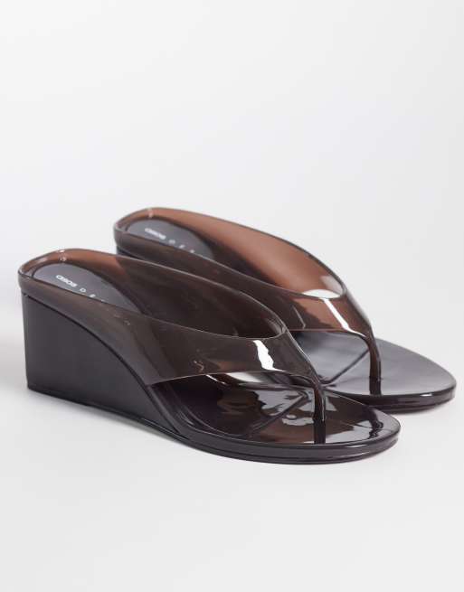 ASOS DESIGN – Highlight – Czekoladowe gumowe japonki na koturnie, 3 z 4