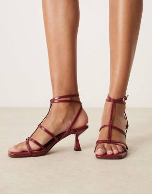 ASOS DESIGN - Highlight - Riemchensandalen in dunklem Kirschrot mit mittlerem Absatz