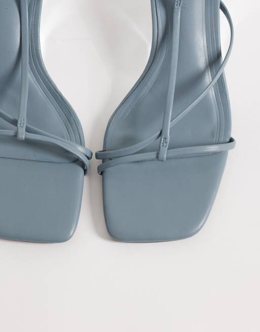ASOS DESIGN – Hightide – Dimblå sandaler med minimalistiska remmar och elektropläterade kilklackar, 2 av 4