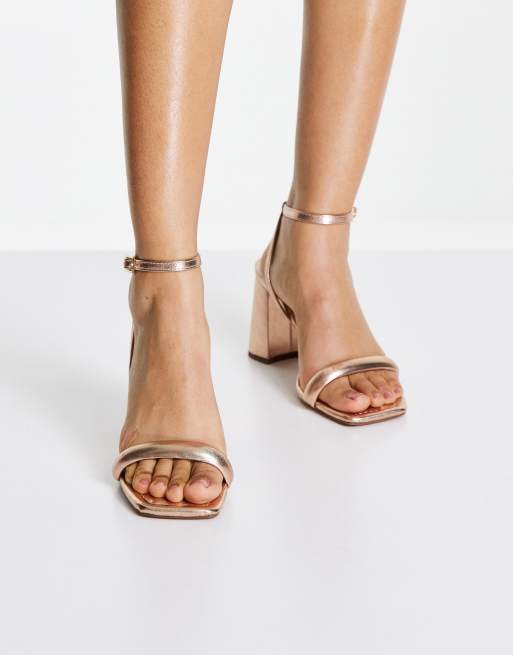 ASOS DESIGN Hilton Sandales minimalistes talons carr s Or